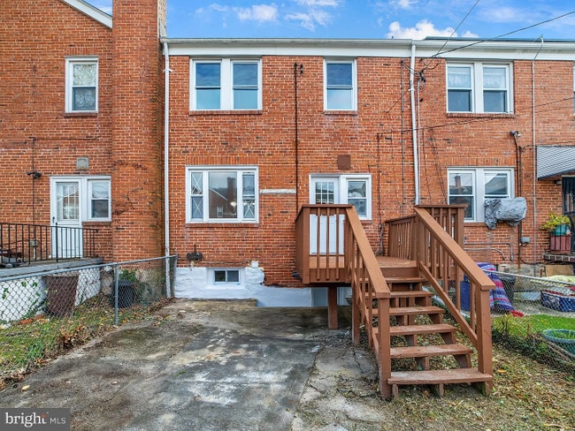 Building Photo - 1528 Kingsway Rd