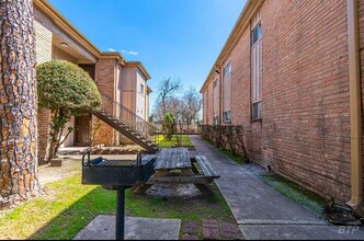 Building Photo - 8110 Albacore Dr