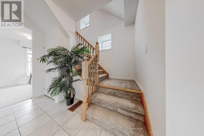 Building Photo - 2 Sidaway Ln