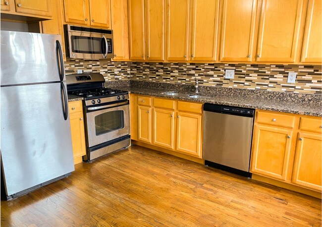 Foto del edificio - 3552 N Southport Ave