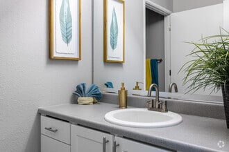 2BR, 1BA - 930SF - Portola Bridge Creek