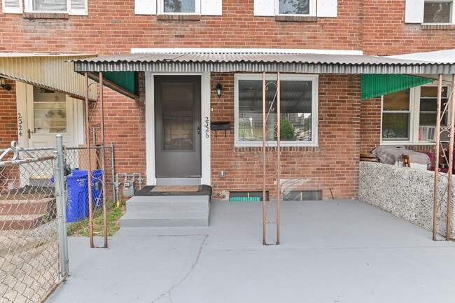 Building Photo - 3 Bedroom with Parking on Berryhill