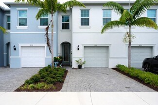 Building Photo - 1832 SE Roxy Way