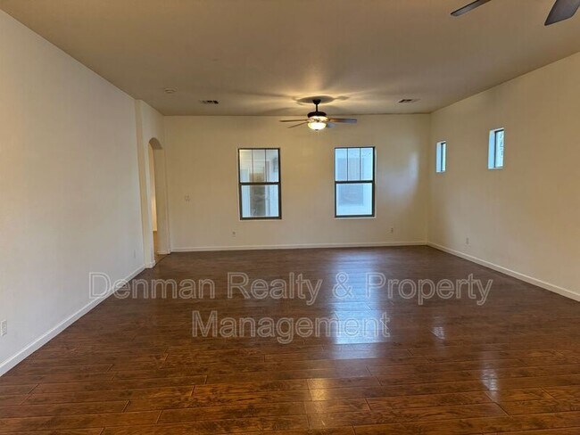 Foto del edificio - 3424 E Vernon St