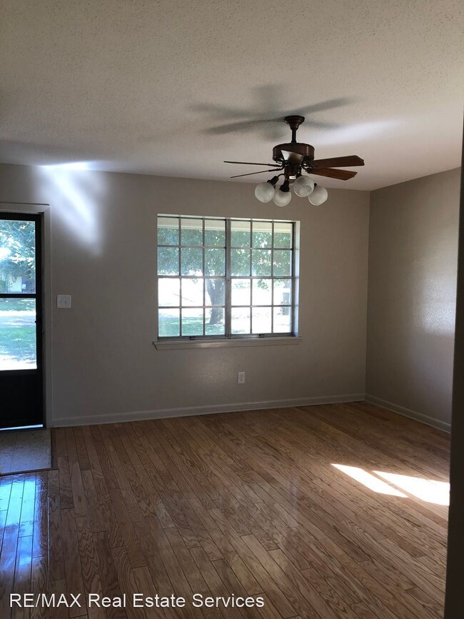 Building Photo - 3 br, 2 bath House - 2107 Urbandale Street