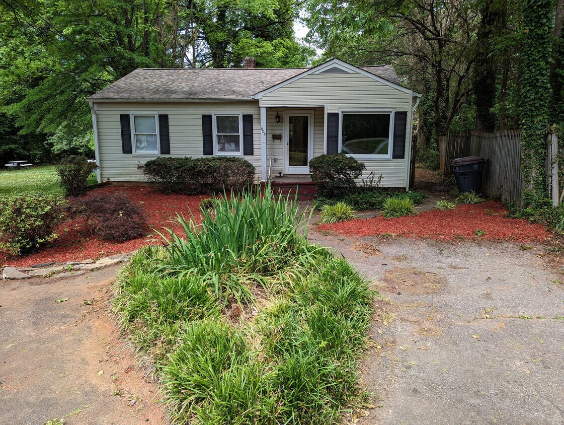 Primary Photo - 828 Crescent Dr