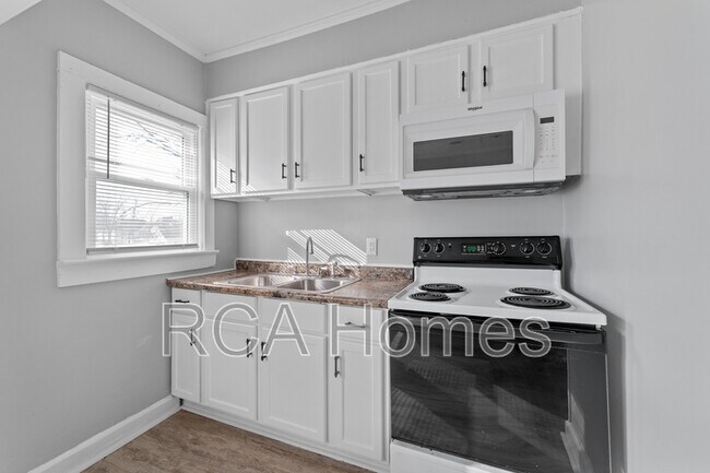 Foto del edificio - 412 N Bradley Ave