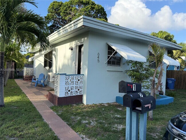 Foto del edificio - 645 NE 35th St