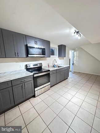 Building Photo - 9326 Wellington St