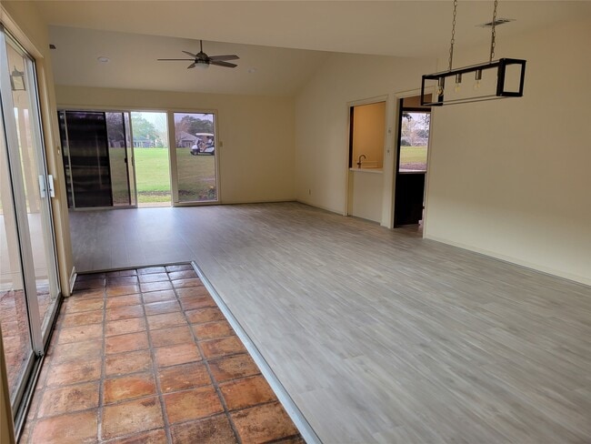 Building Photo - 406 Fox Briar Ln