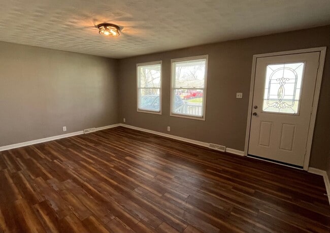 Building Photo - 3 bedroom Ranch