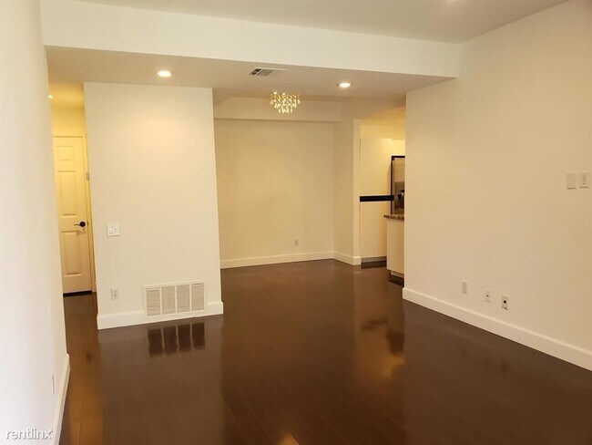 Building Photo - 401 El Cielo Rd