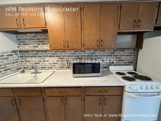 Foto del edificio - 1909 Ferndale Rd NW