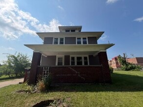 Building Photo - 626 E Dayton St