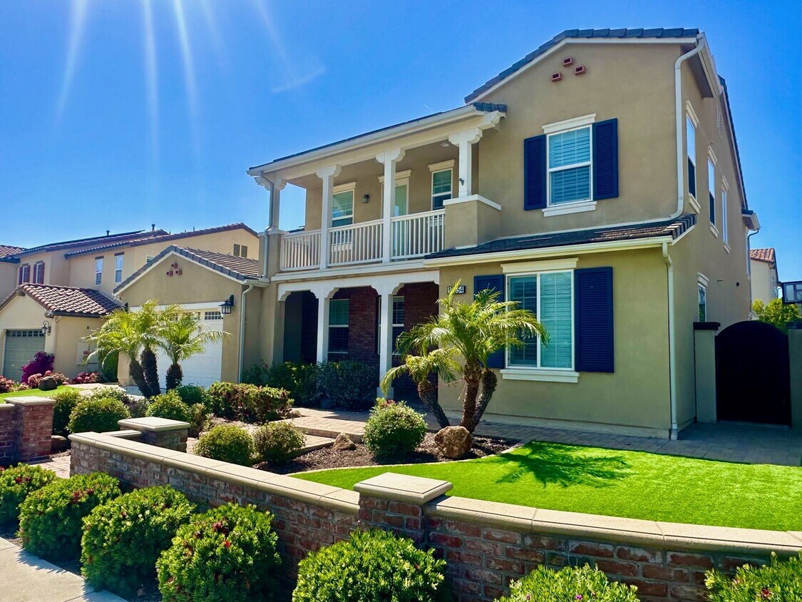Primary Photo - Corner lot Executive home near everything!