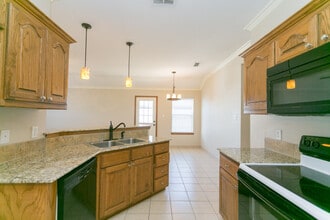 Building Photo - 16150 Rolling Meadows Dr