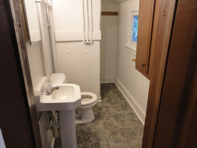 Bath - 604 9th St N