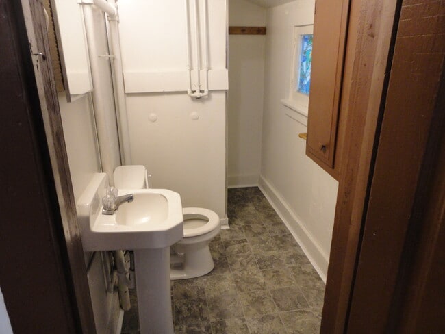 Bath - 604 9th St N