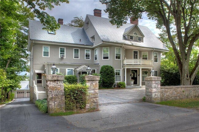 Building Photo - 360 Gibbs Ave