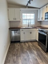 Building Photo - 7705 Debbie Dr