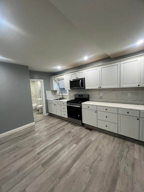 Building Photo - 10 Essex St