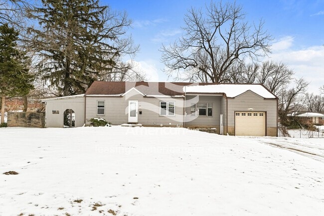 Building Photo - 10900 Pear Tree Ln