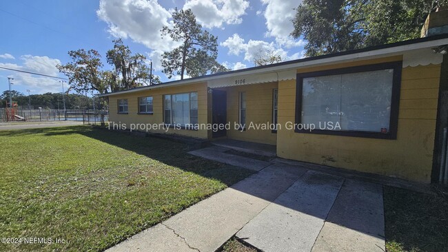 Building Photo - 9106 Altamont Ave W