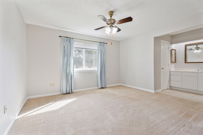 Foto del edificio - 200 Brookhaven Ct