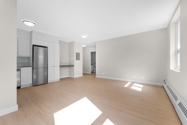 Building Photo - 145 York St