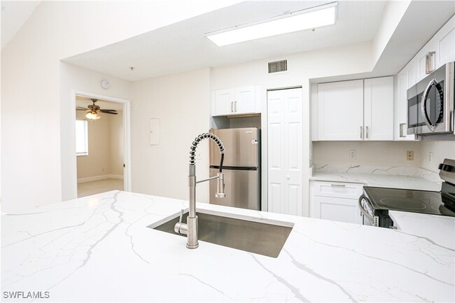 Building Photo - 1265 Wildwood Lakes Blvd