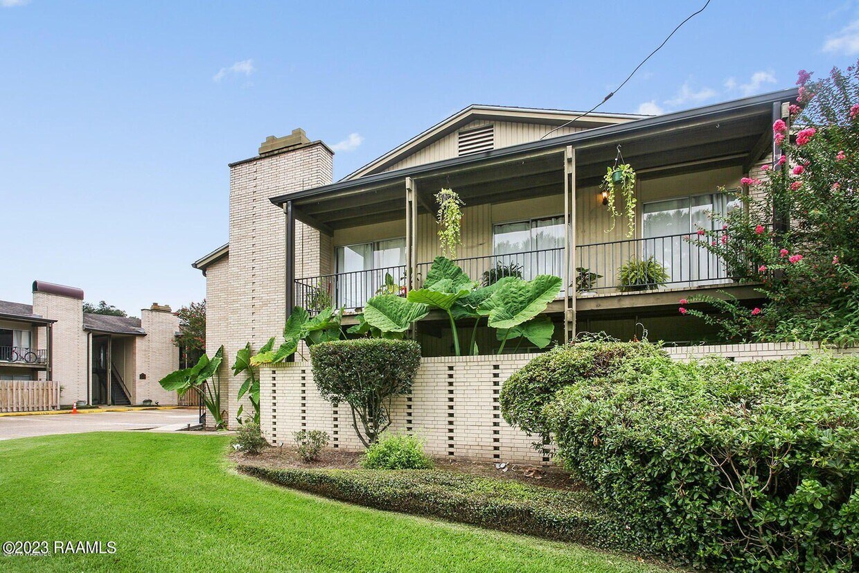 1008 S College Rd Unit 114, Lafayette, LA 70503 Condo for Rent in