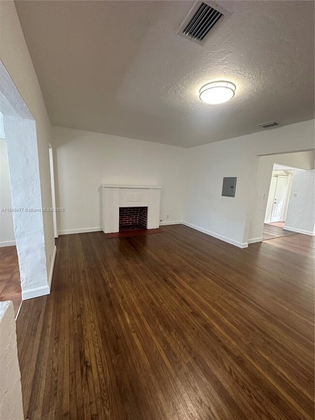 Building Photo - 711 SW 39th Ave