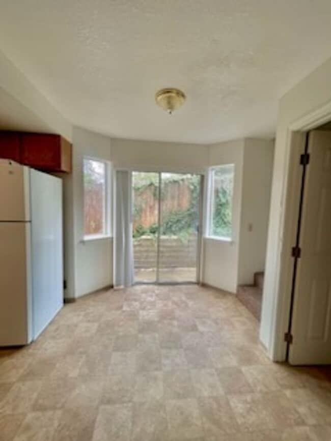 Building Photo - 1747 Siskiyou Blvd