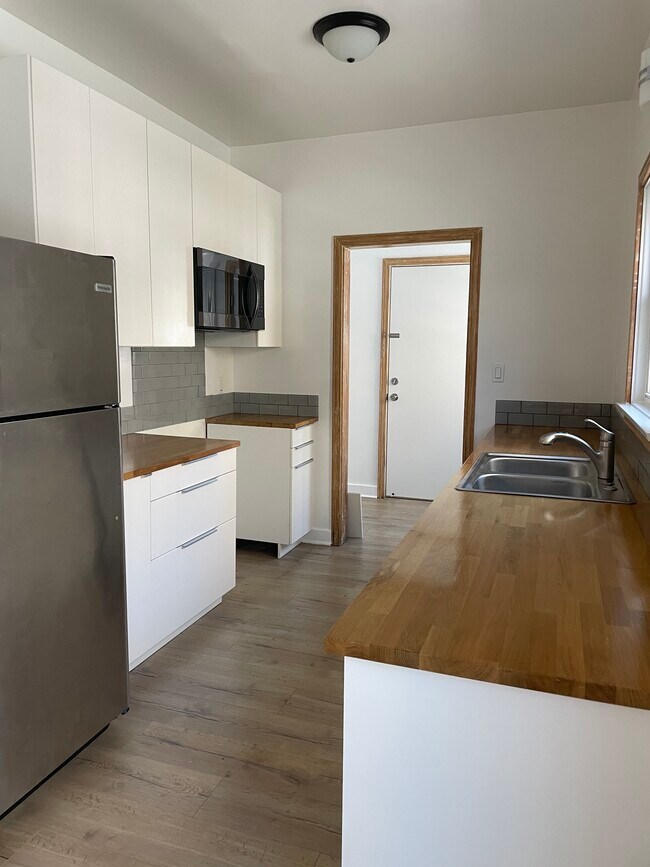 Kitchen - 4061 W 28th St