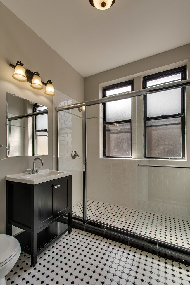 Foto del edificio - 5802 N Kenmore Ave