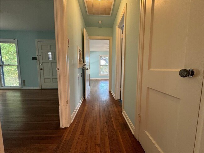 Building Photo - 4112 Idlewild Rd