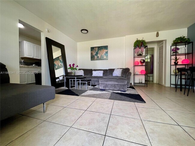 Foto del edificio - 2120 NE 168th St