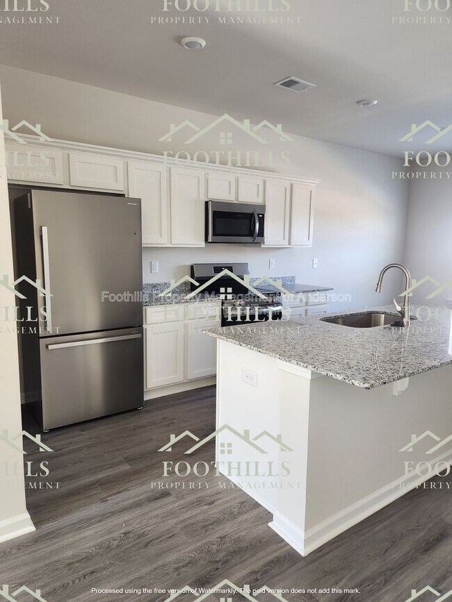 Foto del edificio - 1655 E Greenville St