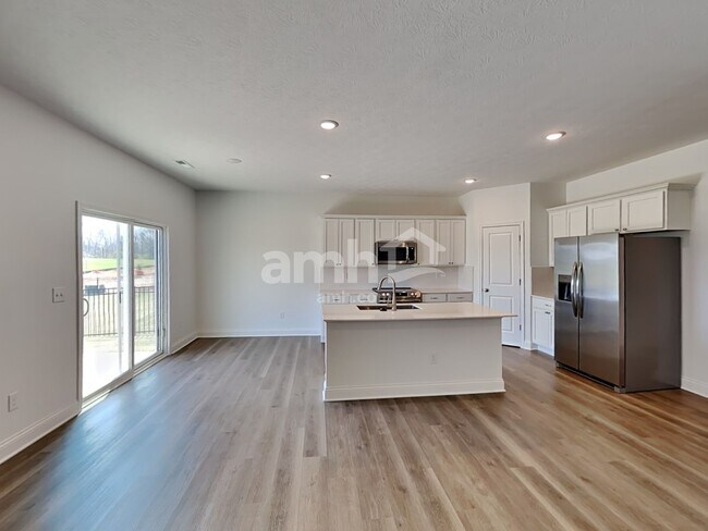 Foto del edificio - 1136 Heritage Blvd