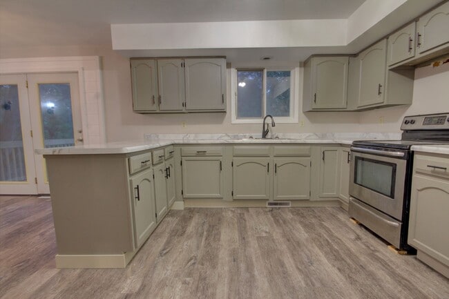 Building Photo - Renovated Orion Home