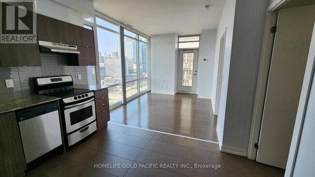 Building Photo - 170-2170 Fort York Blvd