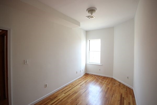 Foto del edificio - 126 Washington St
