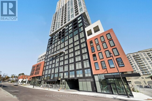 Building Photo - 39 Mary St