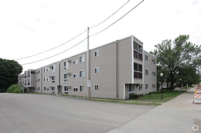 Woodhaven Apartments - ReNew Minnehaha