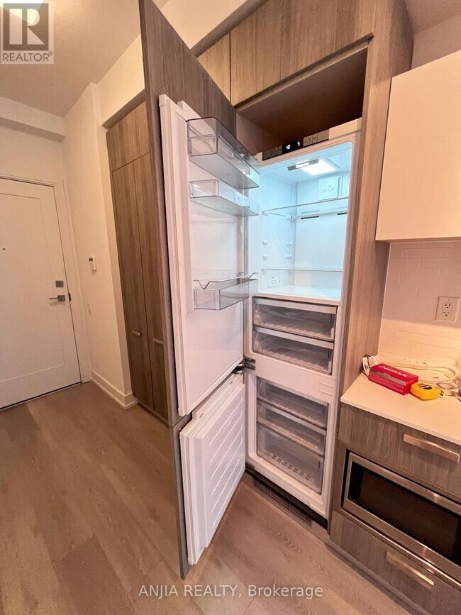 Photo du bâtiment - 50 Charles St E