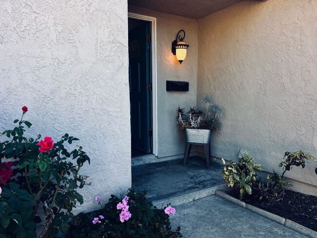 Building Photo - Stunning 2-Bedroom, 2-Bathroom Home in Pri...