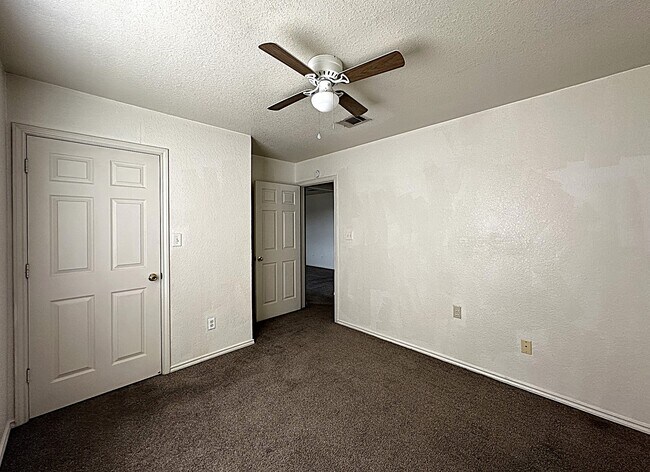 Foto del edificio - 2801 Cantabrian Dr