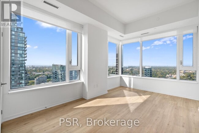 Building Photo - 101-3101 Roehampton Ave