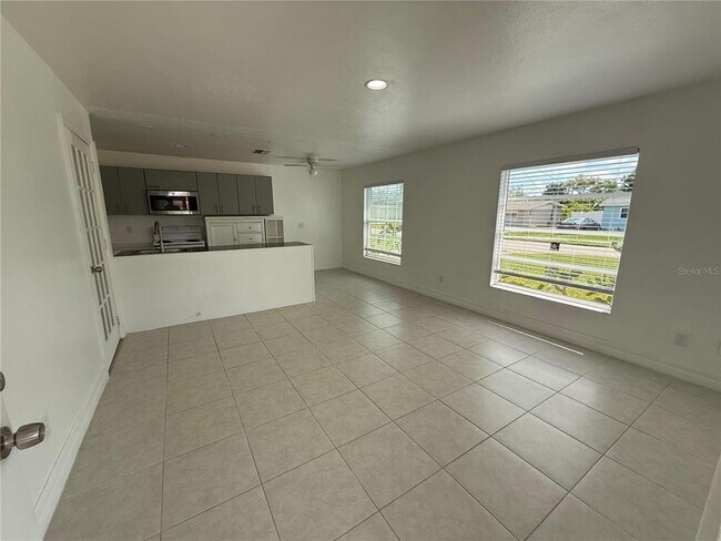 Building Photo - 328 N Observatory Dr