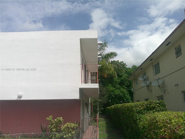 Building Photo - 461 SW 7th St